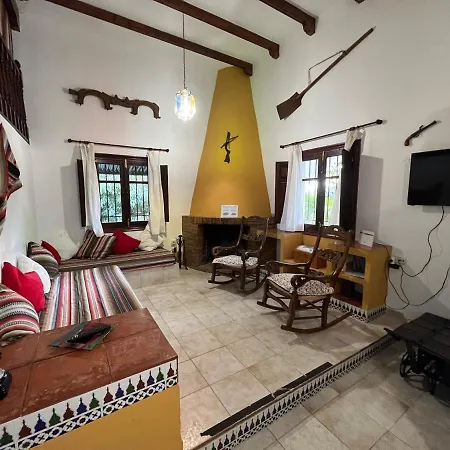 Casa Lirios Nyaraló *